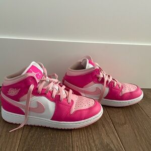 Air Jordan 1 Mid - fierce pink 4.5Y